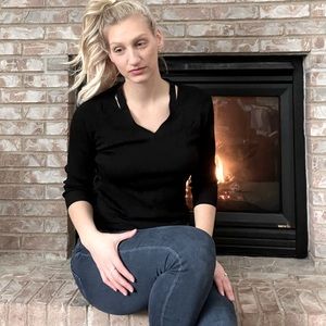 Emerson rose black vneck top